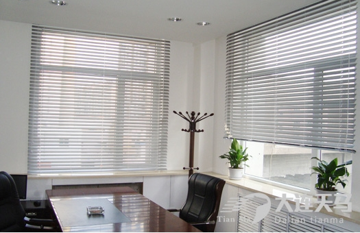 大连窗帘厂哪家靠谱？定制家用布艺窗帘怎么选